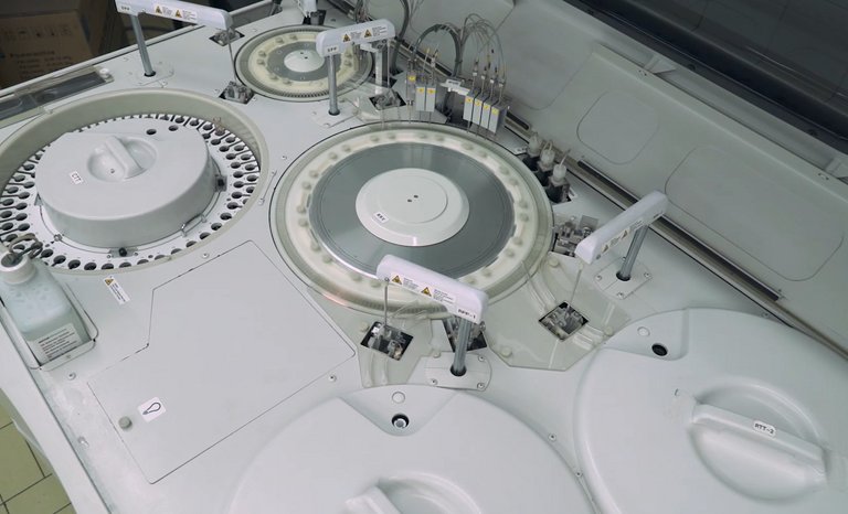 Bearing in a centrifuge