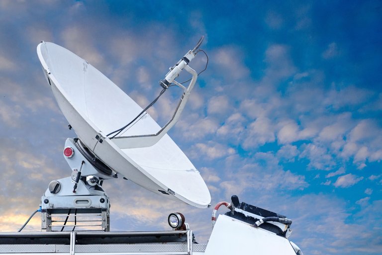 Bearing in a vehicle antenna