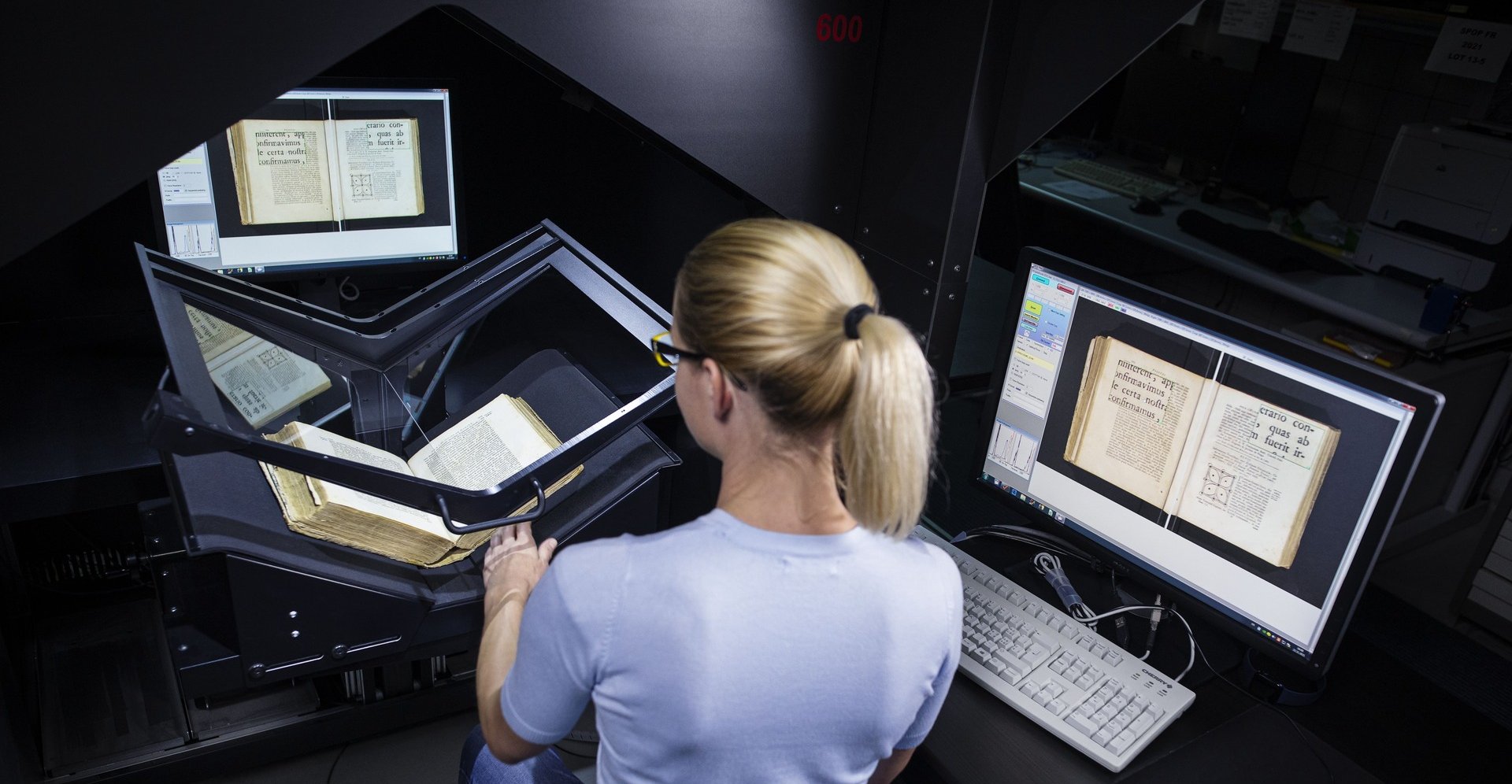 Franke linear guides in fully and semi-automatic book scanners for 4DigitalBooks
