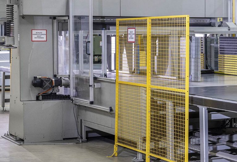 Fecken-Kirfel contour cutting machine in use